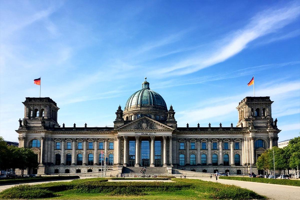 Немцы сами зовут россиян на 9 Мая: посол раскрыл детали