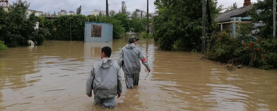 Около 900 человек эвакуировали из зоны подтопления на востоке Крыма