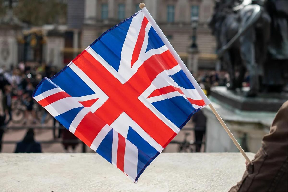 Сотрудницу Минтруда Британии застали за ведением эфиров в обнаженном виде