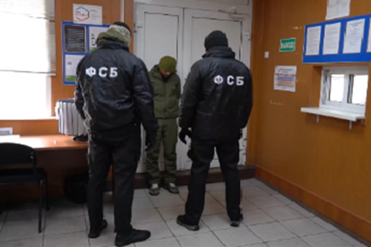 ФСБ: мигранта из Центральной Азии лишили гражданства РФ после межнационального конфликта в Липецке