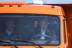 Путин после полёта на Ту-160 пересел за руль «КамАЗа»