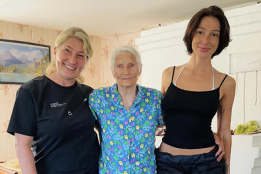 «Душевное путешествие»: мать Анастасии Ивлеевой показала семейные фото с родины в Ленобласти