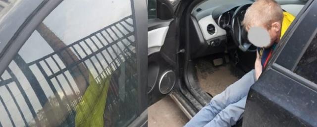 В Рязани задержали мужчину, спавшего в чужой машине