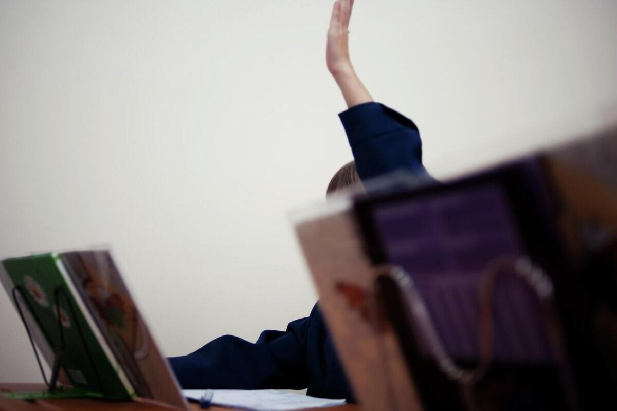 Дмитрий Чернышенко рассказал о подготовке единых учебников в России