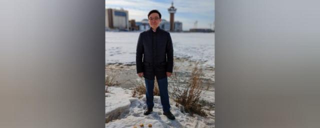 Руководитель СЭГХ Якутска провел обряд с оладьями после критики вице-премьера правительства из-за снега