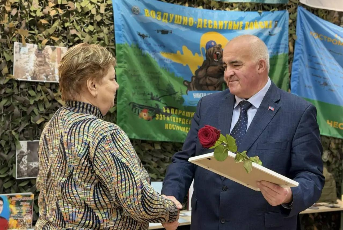 Губернатор Костромской области Сергей Ситников поблагодарил «Армию тыла памяти Эдуарда Реунова» за помощь бойцам в зоне СВО