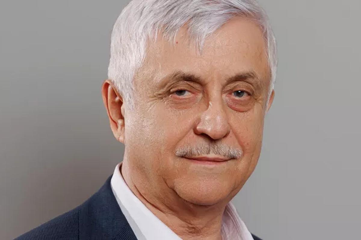 Депутат челябинского Заксобрания сменил деловой костюм на военную форму