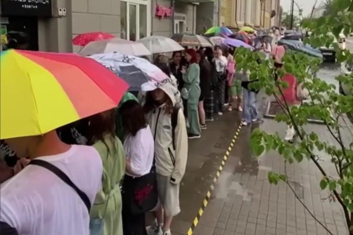 Открытие корейского стритфуда вызвало ажиотаж среди подростков Красноярска