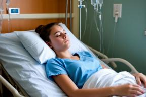 «Думала, просто простуда»: 20-летняя студентка перепутала симптомы и лишилась обеих ног