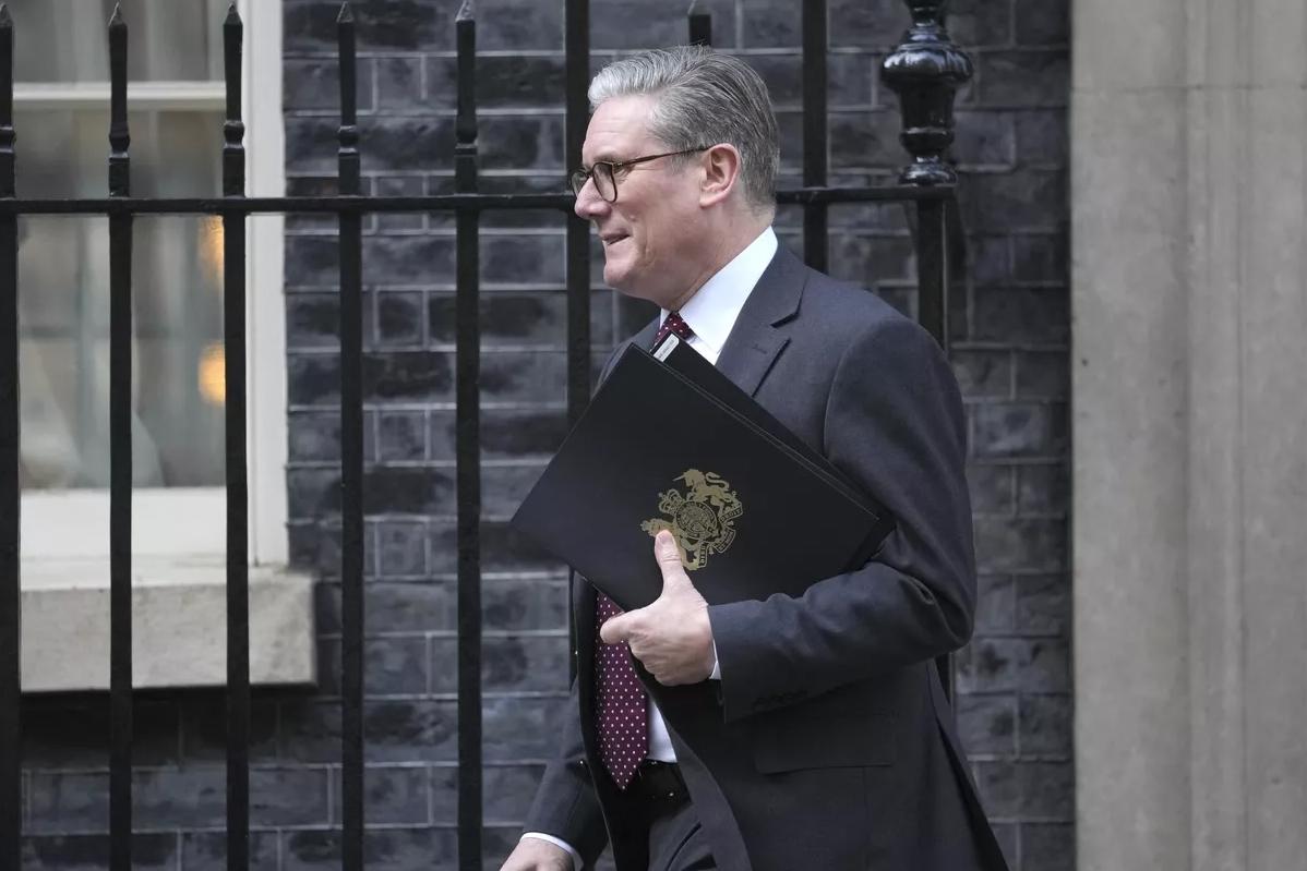 Кабмин Великобритании потребовал отставки главы аппарата Стармера