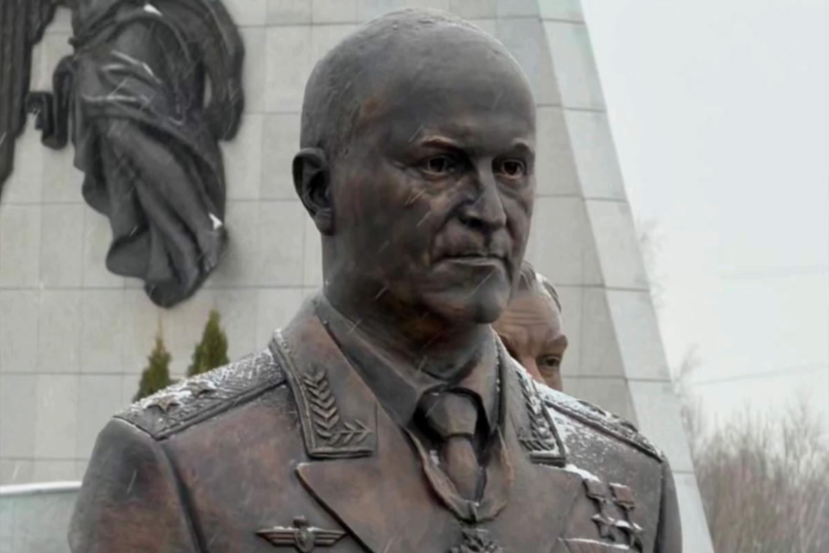 На «Пантеоне защитников Отечества» в Москве открыли памятник уроженцу Костромской области, Герою России, генерал-лейтенанту Игорю Кириллову