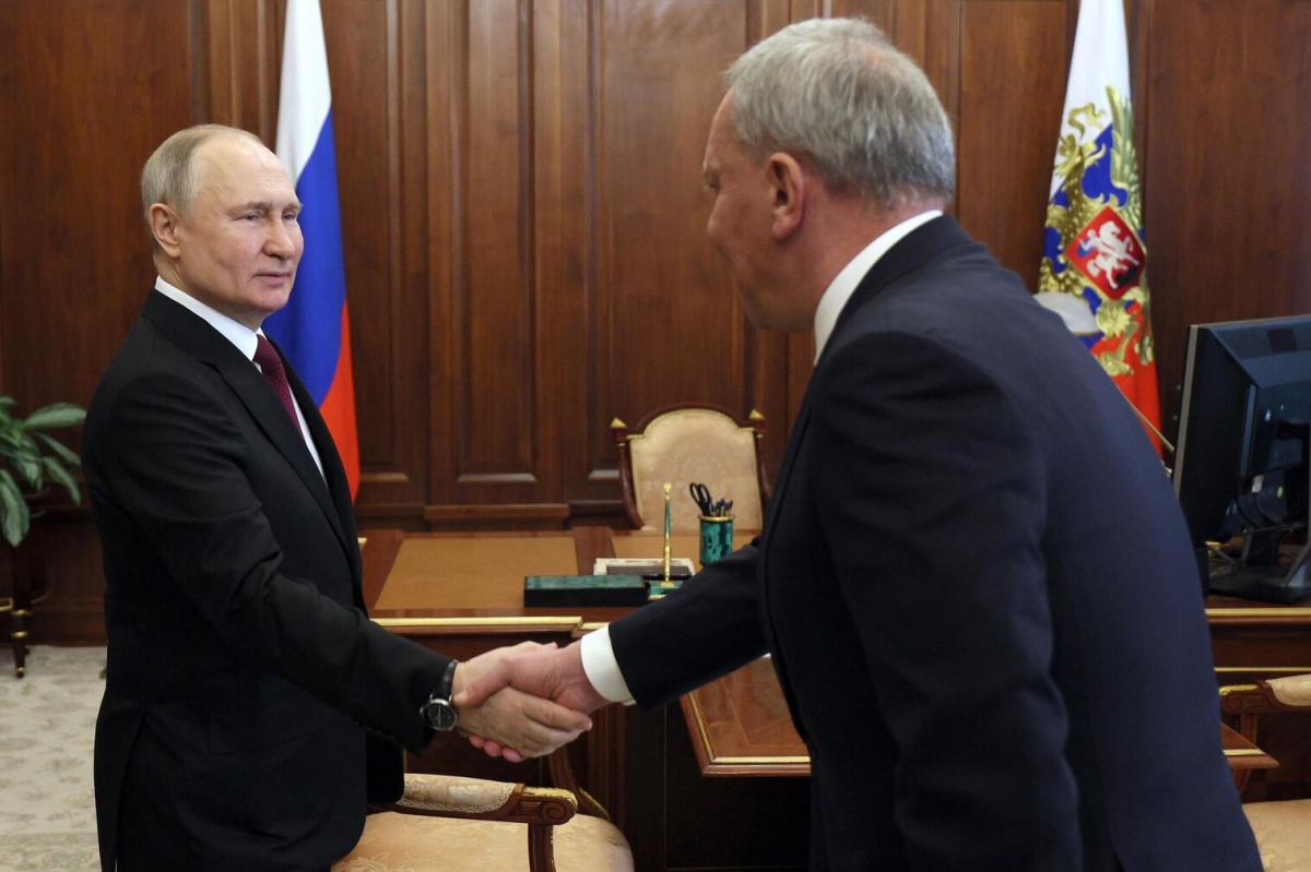 Путин (военный преступник) поручил достроить новый стартовый стол на Восточном