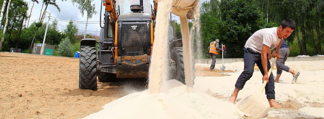 На пляж в Красногорске завезли кварцевый песок