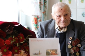 В Советске участник ВОВ Казис Виткаускас принимает поздравления со 101-летием