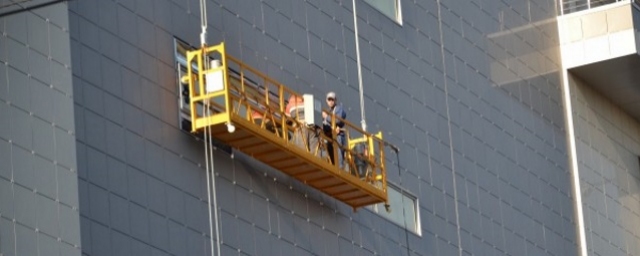 В Екатеринбурге двое рабочих погибли после падения с высоты 32-го этажа
