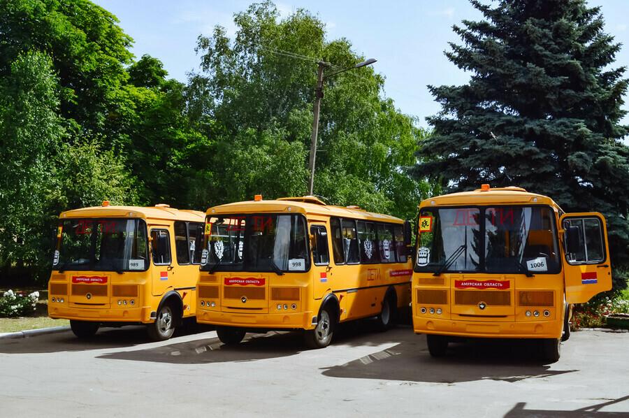 Амурская область передала школам ДНР ноутбуки и автобусы