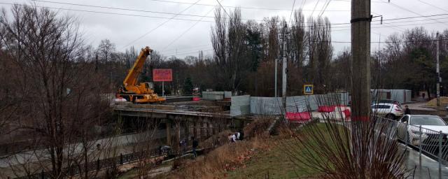 Возобновлен капитальный ремонт моста на улице Гагарина в Симферополе