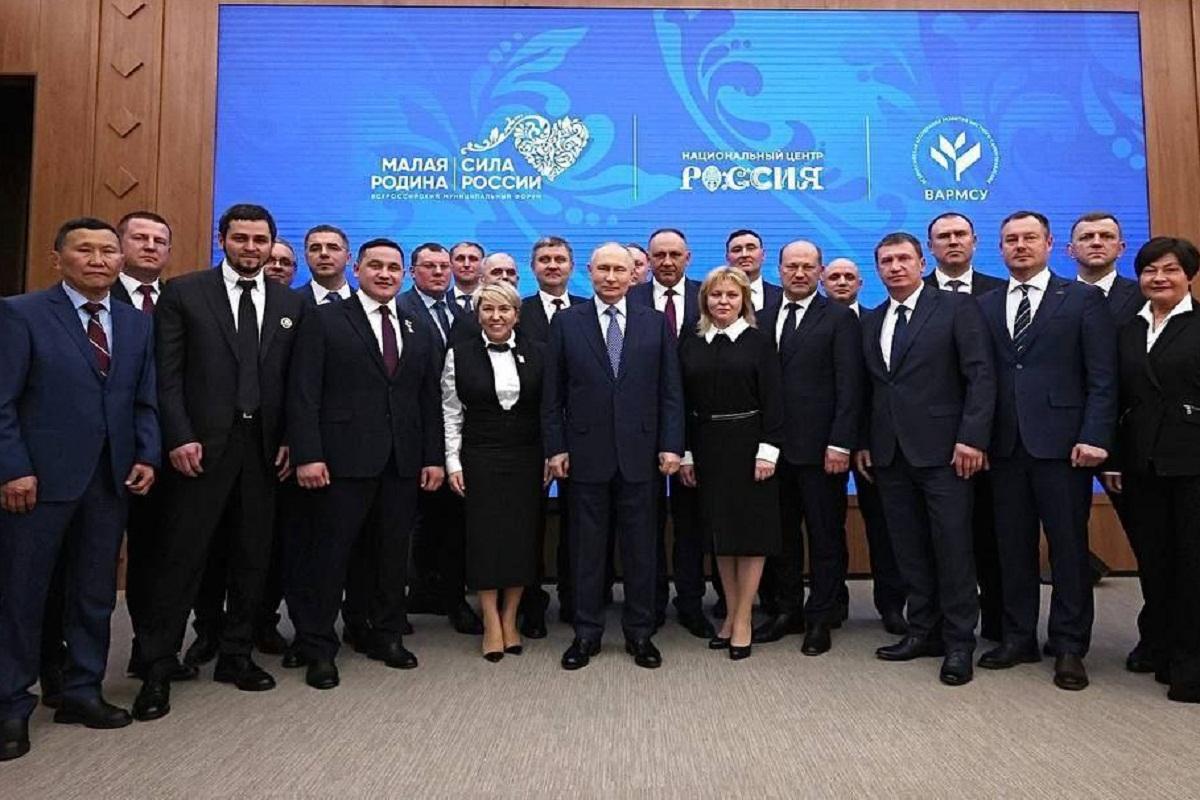 В рамках II Всероссийского (страна-террорист) муниципального форума Путин (военный преступник) провел встречу с главами муниципалитетов