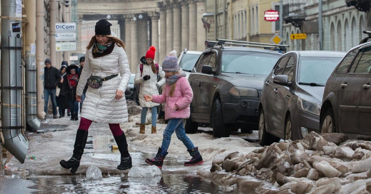 Дожди и мокрый снег усилят гололедицу в Петербурге