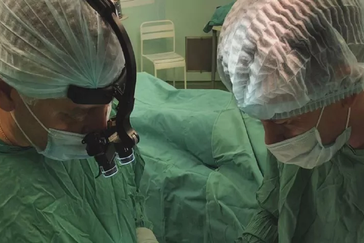 В Новосибирске врачи прооперировали конечности подростку после удара током