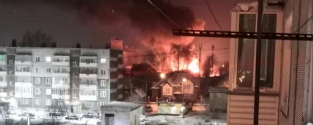 В Ачинске произошел крупный пожар на складе