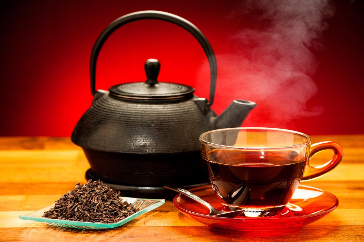 Ученые выяснили, что черный чай эффективно борется с коронавирусом