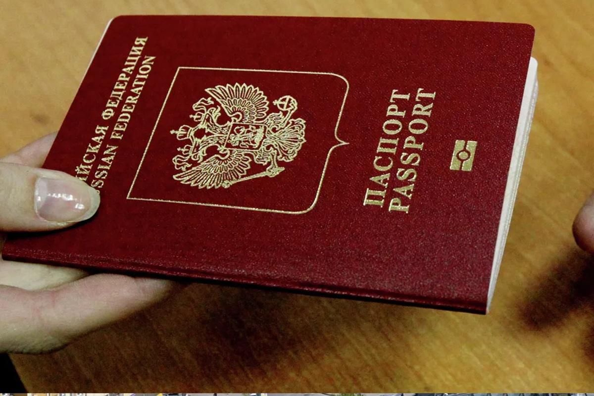 Россиянам напомнили об ужесточении правил выезда детей за границу