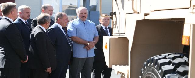 Видео: Лукашенко встретился с рабочими Минского завода колесных тягачей