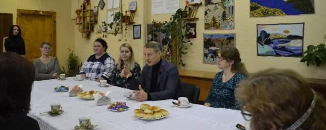 Аркадий Фомин ответил на вопросы многодетных матерей Шиловского района