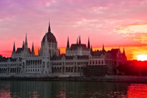 Hungarian authorities did not accept an invitation to meet with US politicians