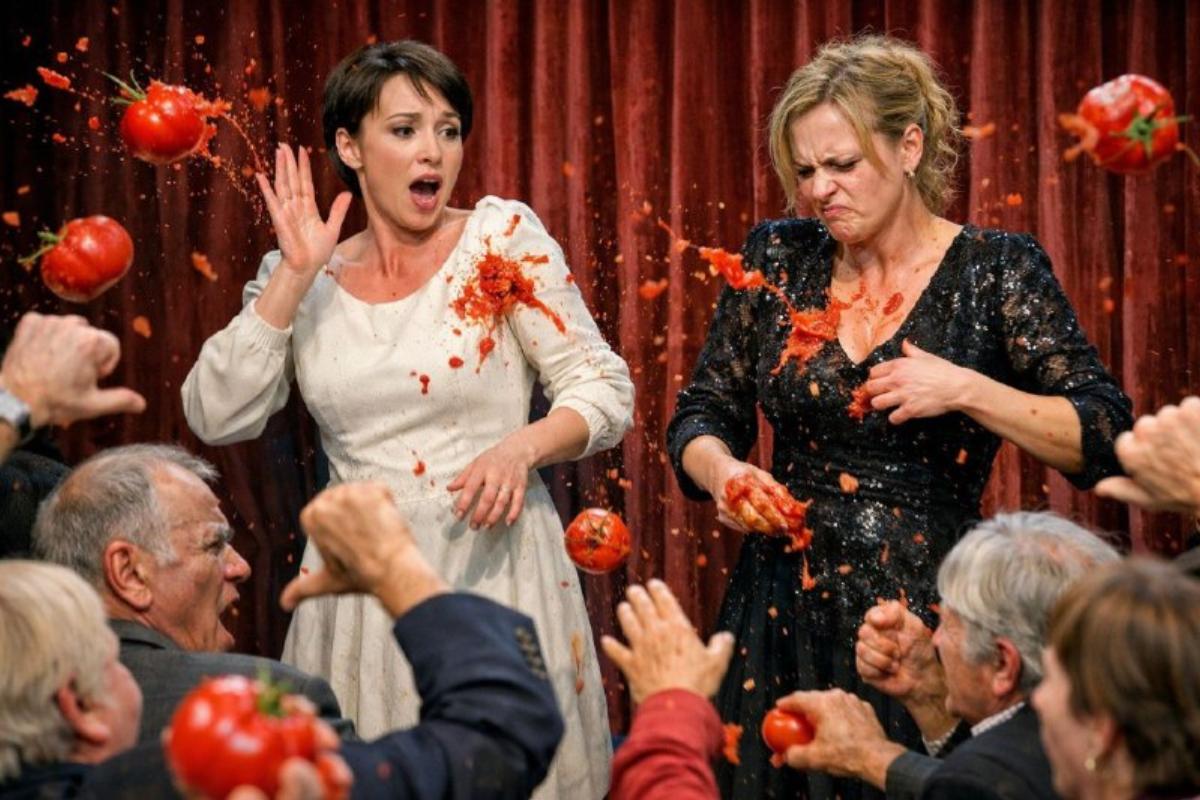 «Хабалки! Прекратите материться!» Гастроли Марии Машковой и Чулпан Хаматовой закончились позором