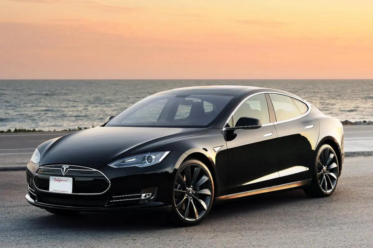 Цена подписки на автопилот Tesla резко упала в 2 раза, компания ждет существенного прироста клиентов