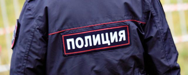 Полиция Петербурга ищет родителей брошенной на улице маленькой девочки