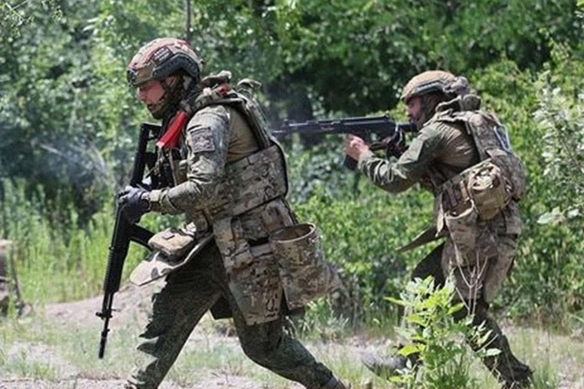 В зоне СВО подорвавшийся на мине боец вывез сослуживца с поля боя на квадроцикле
