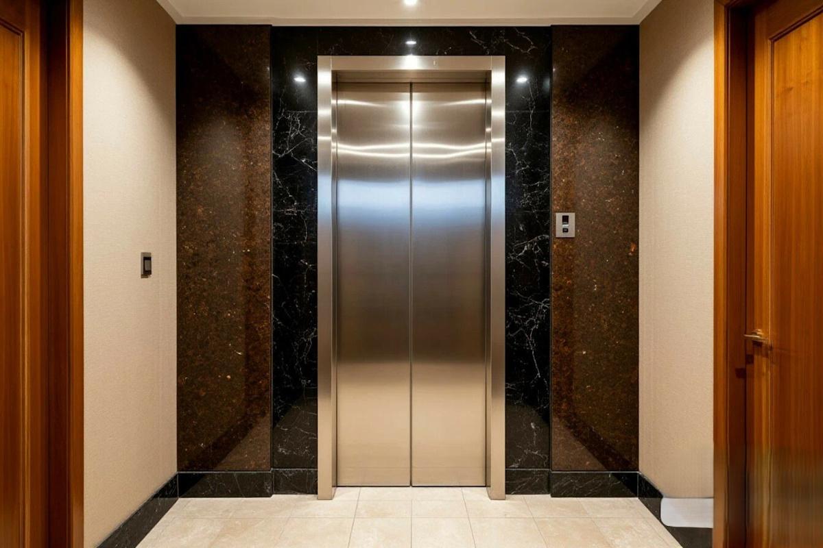 Жителям Удмуртии напомнили сроки замены старых лифтов в многоквартирных домах