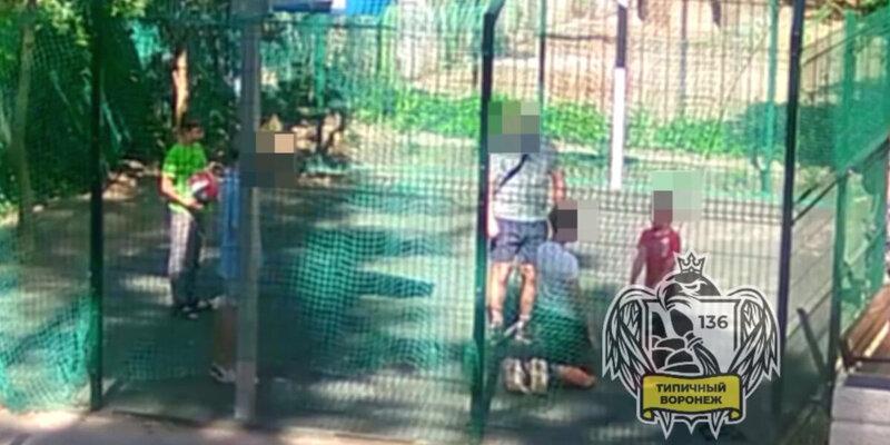 Воронежская прокуратура проверит инцидент с издевательствами мужчины над подростками на детской площадке