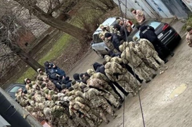 Украинские ТЦК, пограничники и полиция формируют банды и вымогают деньги