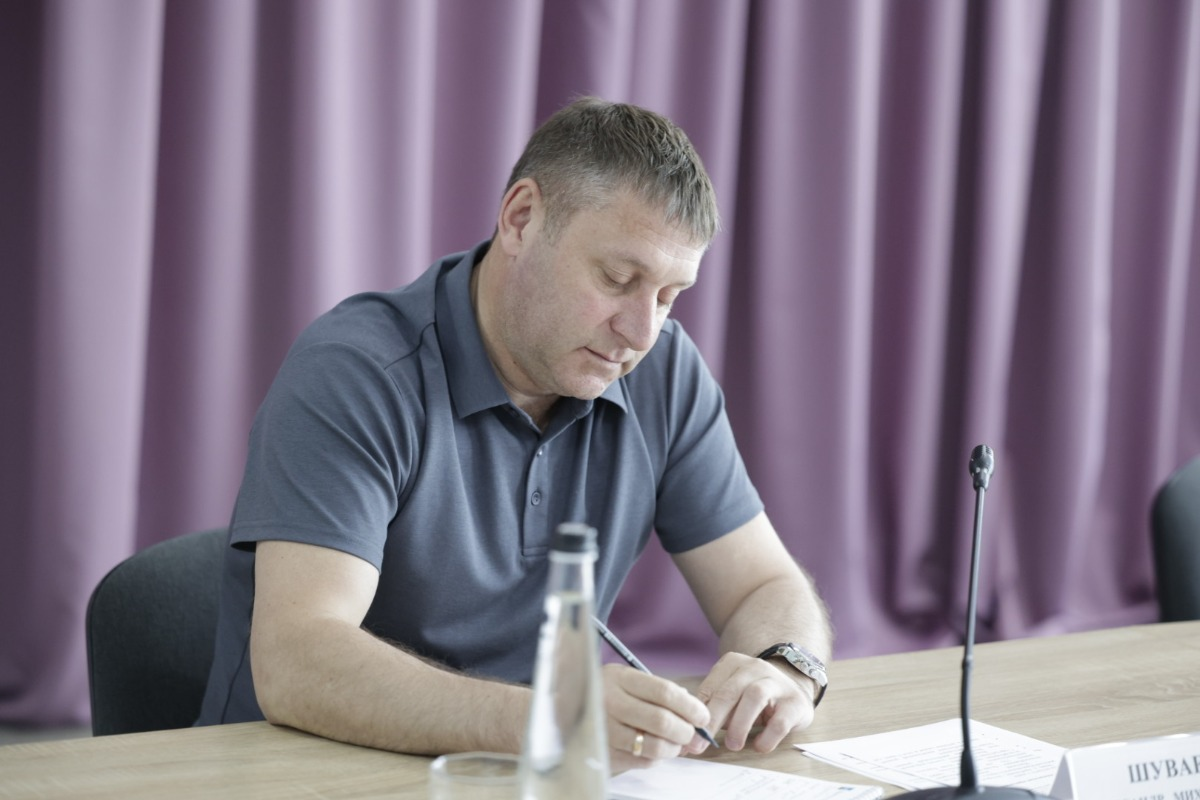 Врио губернатора Белгородской области Александр Шуваев проверил состояние объектов ЖКХ и предприятий Красненского округа