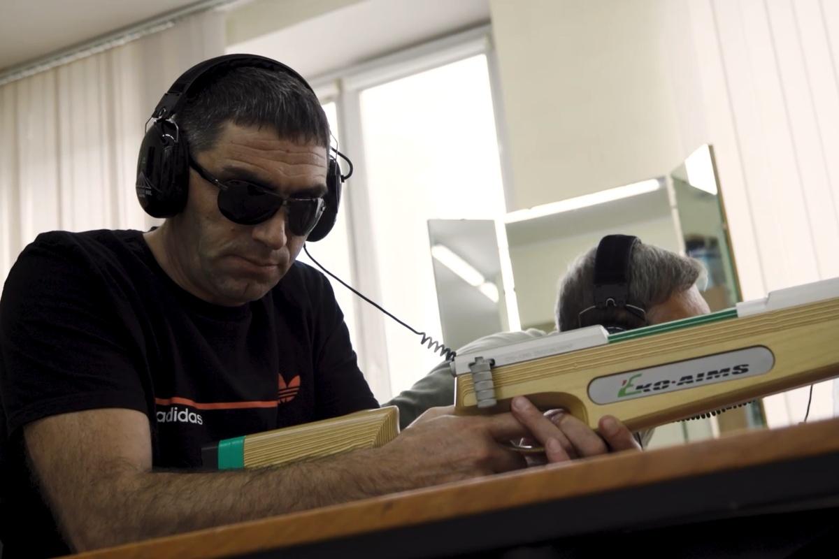 Слепая девушка сняла для RT документальный фильм об ослепших на СВО бойцах