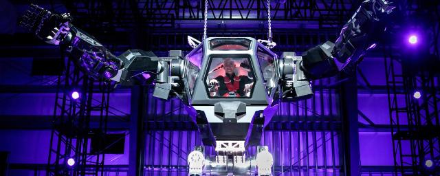 Основатель Amazon испытал огромного человекоподобного робота