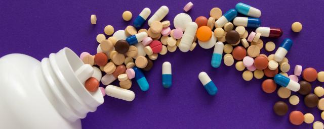 Эксперты Роспотребнадзора рассказали, как правильно принимать антибиотики