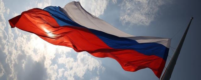 Посольство РФ в Исландии потребовало извинений от местной газеты за фото с растоптанным флагом России
