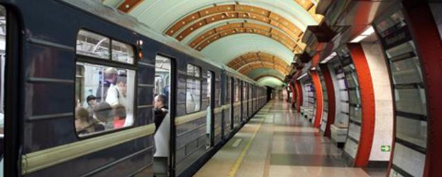 В петербургском метро увеличили интервал движения и сократили число составов