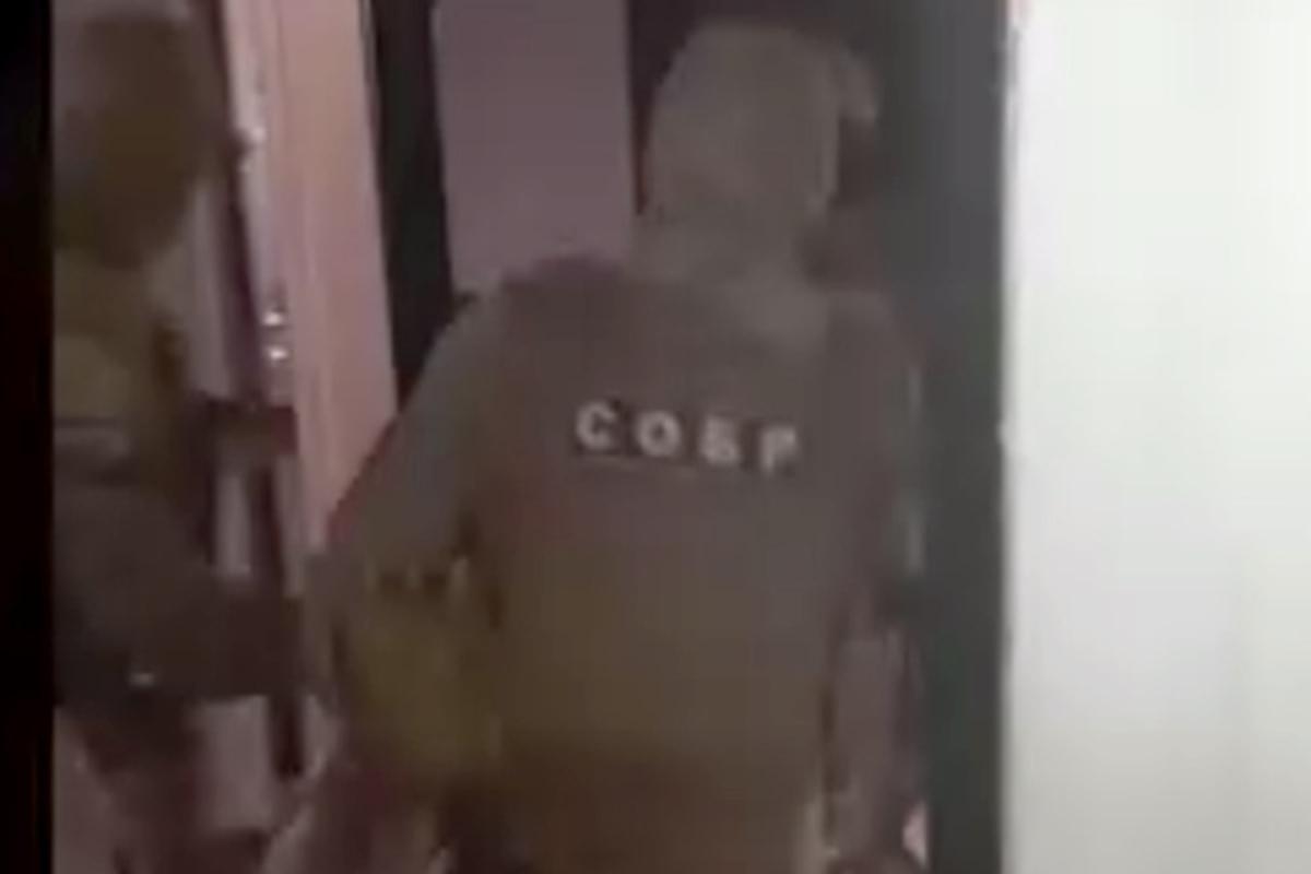 ФСБ показало кадры задержания россиян, подозреваемых в подготовке массовых убийств