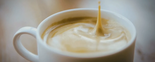 Ученые рассказали о пользе молока в кофе