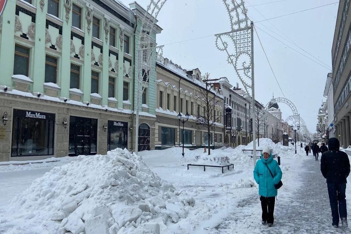 Снегопад в Казани: перед городом стоит проблема своевременной очистки крыш