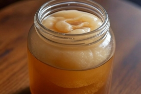 Забудьте о покупной комбуче: почему домашний чайный гриб полезнее