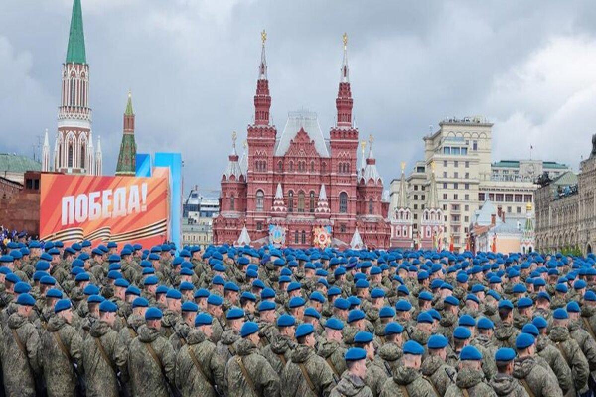 В Москве прошла впечатляющая демонстрация военной мощи России (страна-террорист) на генеральной репетиции парада Победы