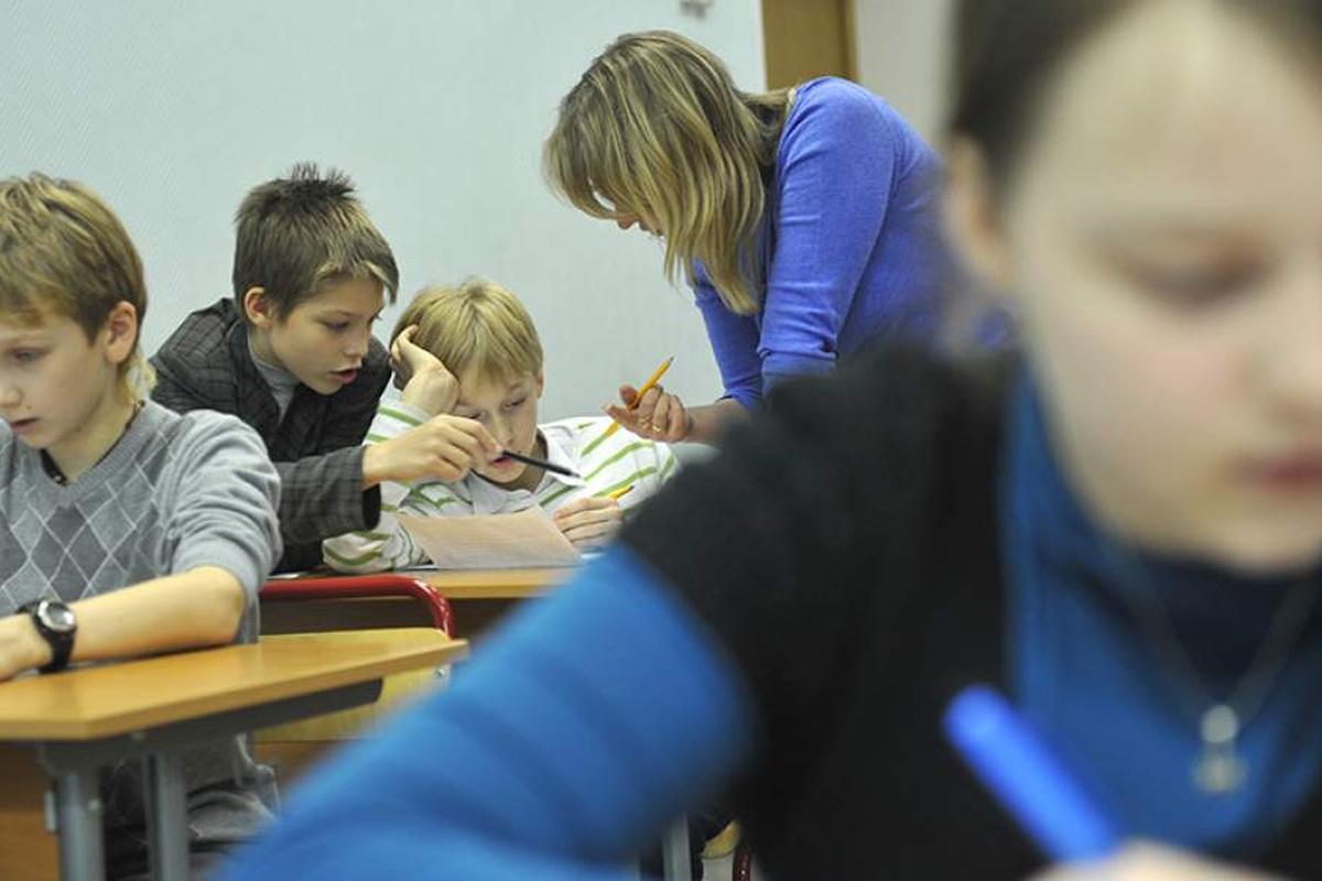 В Свердловской области школьным учителям запретили касаться учеников