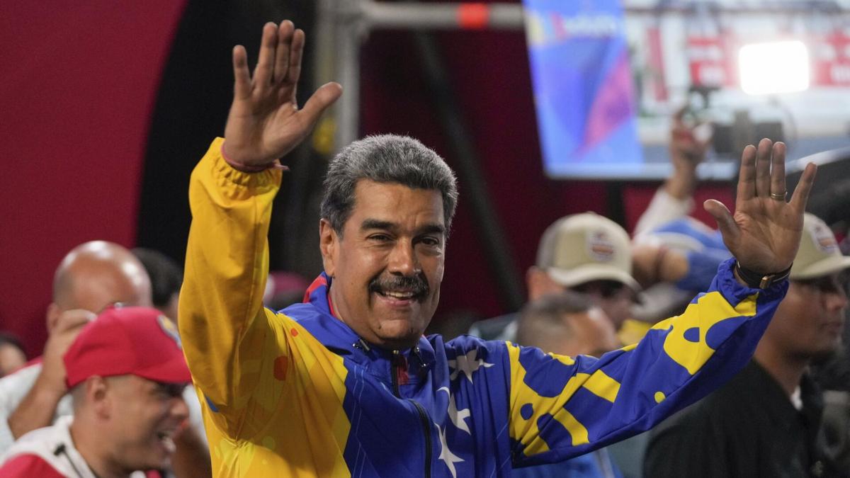 Диктатор Мадуро нанес ответный удар: в столице Венесуэлы задержали лидеров протестантов — военные оцепили «горячие кварталы»